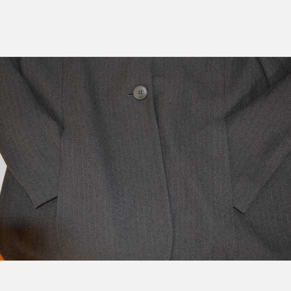ANN TAYLOR Women's Gray Pinstripe Blazer Suit Jacket Size 4 - Picture 8 of 9